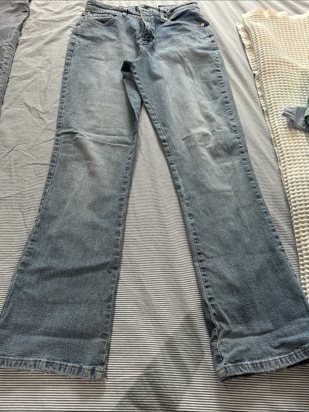 Vintage Women's Light Blue Jeans — Classic High-Rise Denim